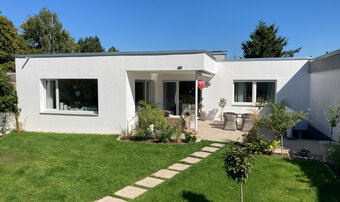 Flachdach effektiv und zeitsparend sanieren – mit KfW-Zuschuss zum zukunftssicheren Umkehrdach Flachdach effektiv und zeitsparend sanieren – mit KfW-Zuschuss zum zukunftssicheren Umkehrdach