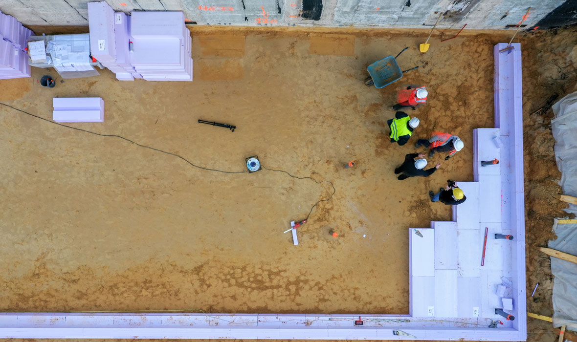 Bodenplattendämmung für historischen Grund -  JACKODUR® Atlas: Gedenkstätte der EU auf Passivhaus-Niveau erweitert