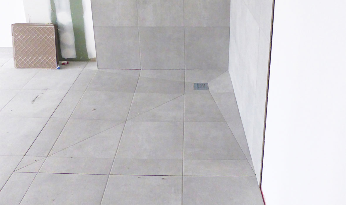 Barrierefreie Duschen mit JACKOBOARD® Aqua – für mehr Sicherheit im Alltag