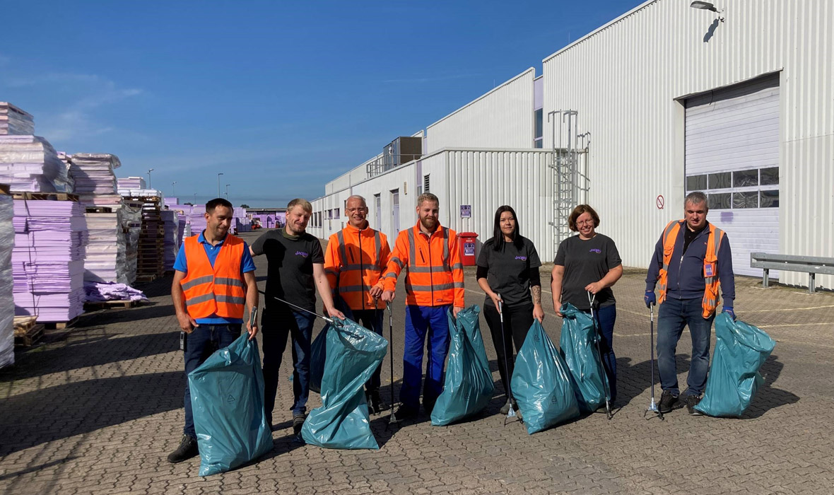 Wir räumen auf!  Teams von JACKON by BEWI beteiligen sich am World Cleanup Day