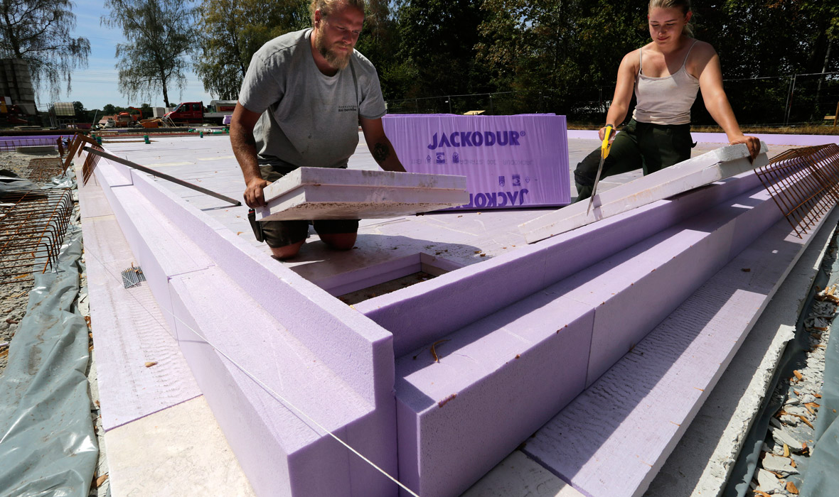 Neuer Lernort mit solider Bodenplattendämmung - JACKODUR® Atlas System für Neubau der Grundschule in Versmold-Bockhorst