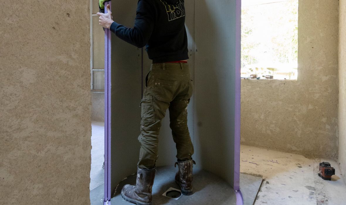 Clever gelöst: Bad mit Runddusche, Waschtisch und WC auf nur 4,35 m2